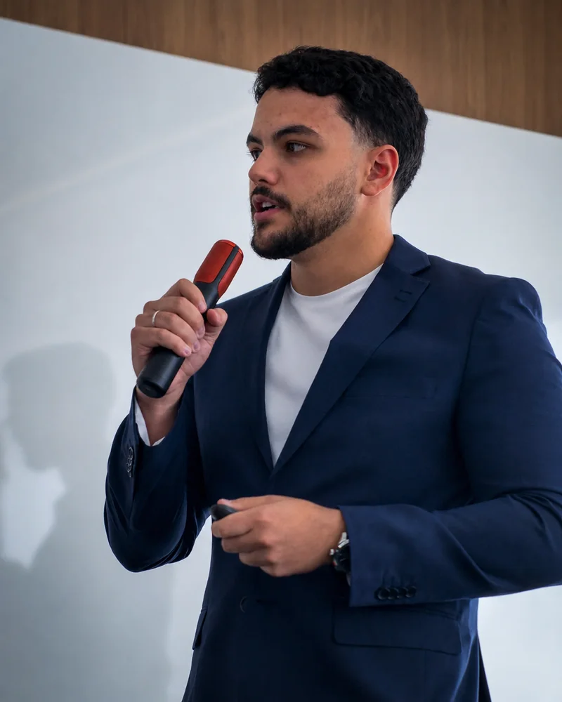 Matheus Augusto em apresentação profissional